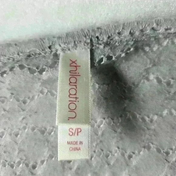 Xhilaration girls gray eyelet 1/2 sleeve top hi-low hem size small - Picture 5 of 5